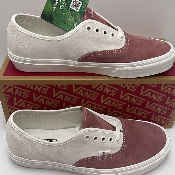 Vans WMNS Authentic
Pig Suede Withered Rose
VN000BW5CHO
Sneakers - Picture 2 of 16